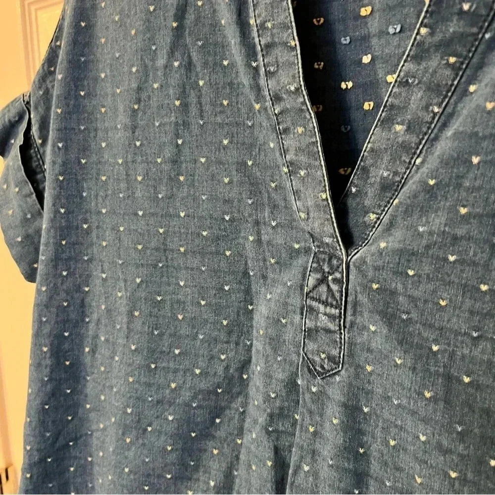 Madewell Blue Chambray Blouse with Embroidered Dots/Hearts Womens Size Small GUC - Picture 3 of 6